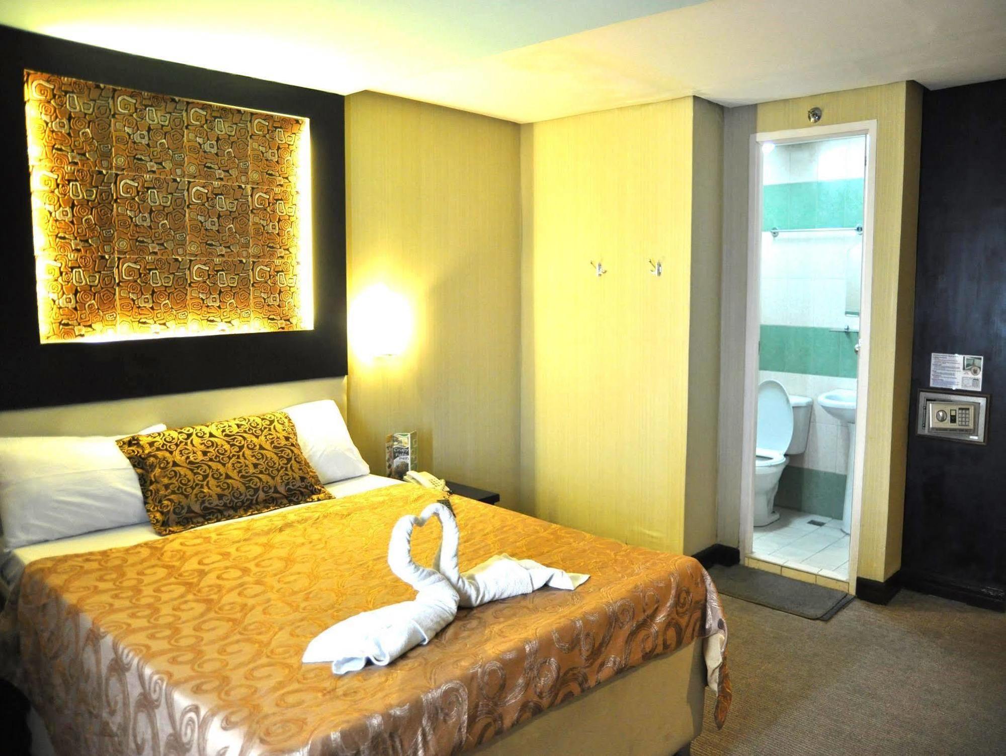 Eurotel North Edsa Cidade Quezon Exterior foto